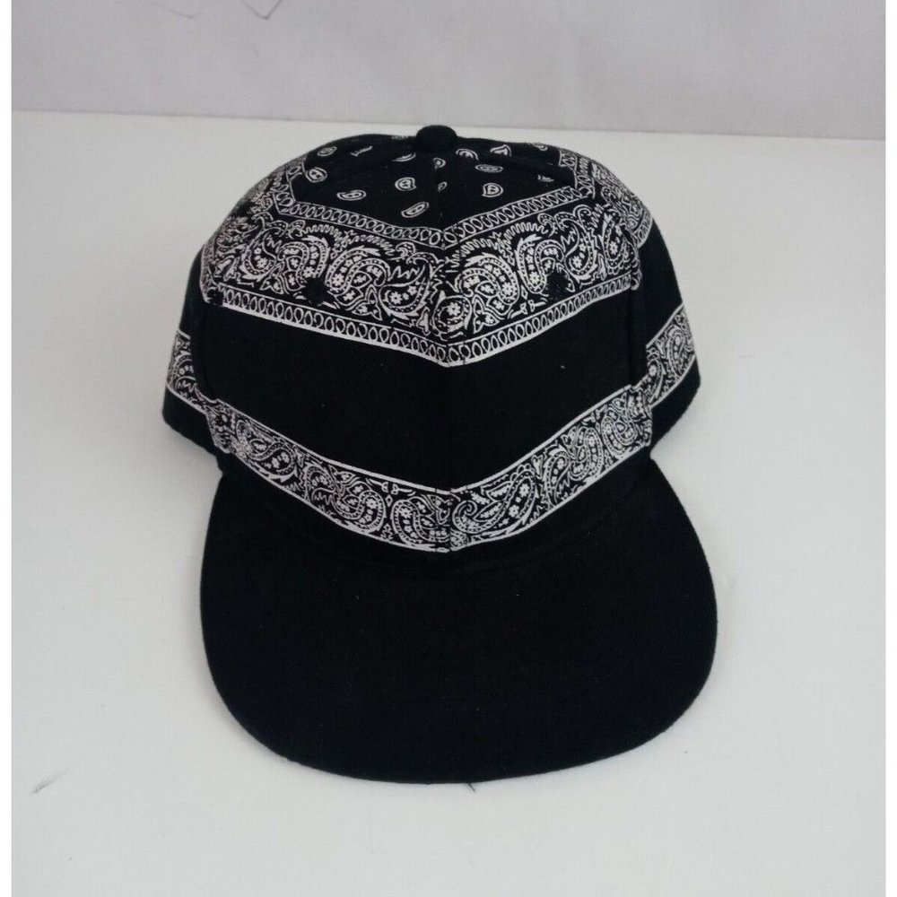 Carbon Elements Black & White Snapback Baseball Cap With Bandana Design